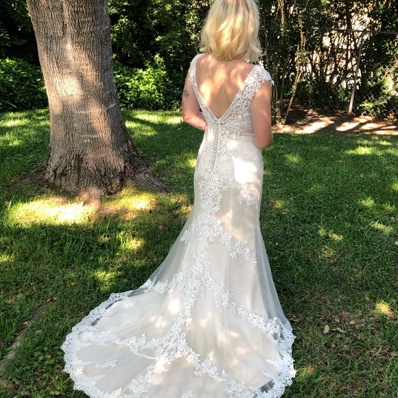 Wedding Dress - Picture 1 of 8